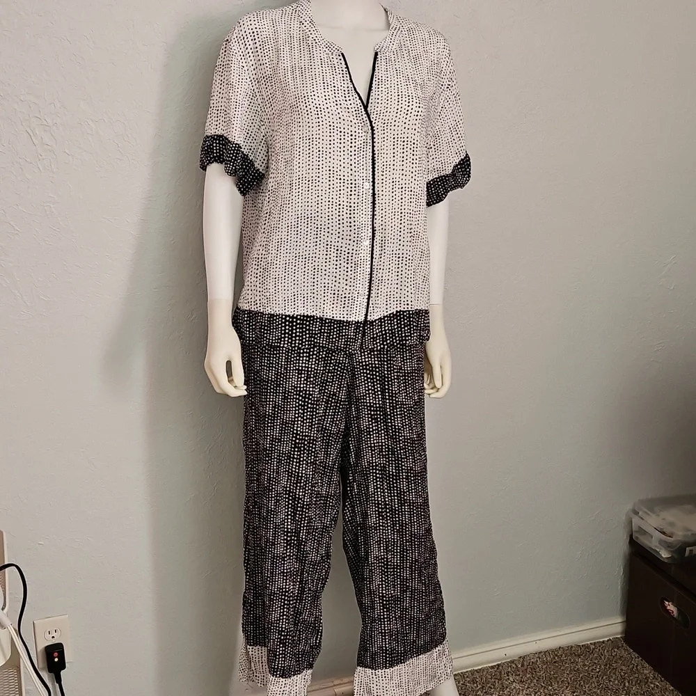 DONNA KARAN Black and White Spotted Two-Piece Lounge Pajama Set - Picture 2 of 11